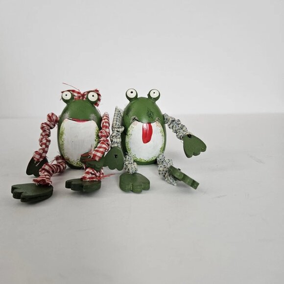 Vtg Folk Art Frog Figurines Fabric Arms & Legs – Set of 2 Country Cottage Décor - Picture 8 of 10